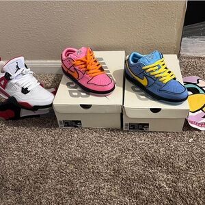 Jordan 4 red , white and black . Nike dunk pink , Nike dunk sky blue ( ALL SIZE4